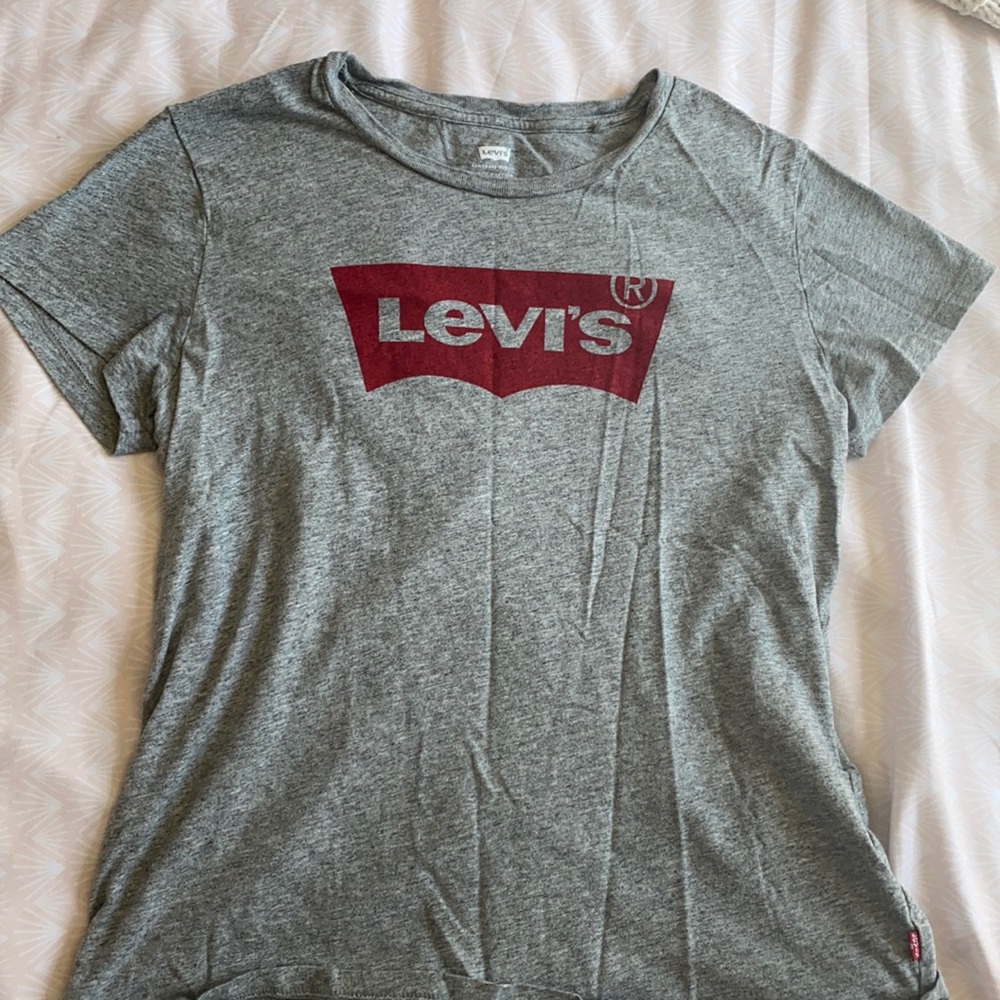 Levi’s tee